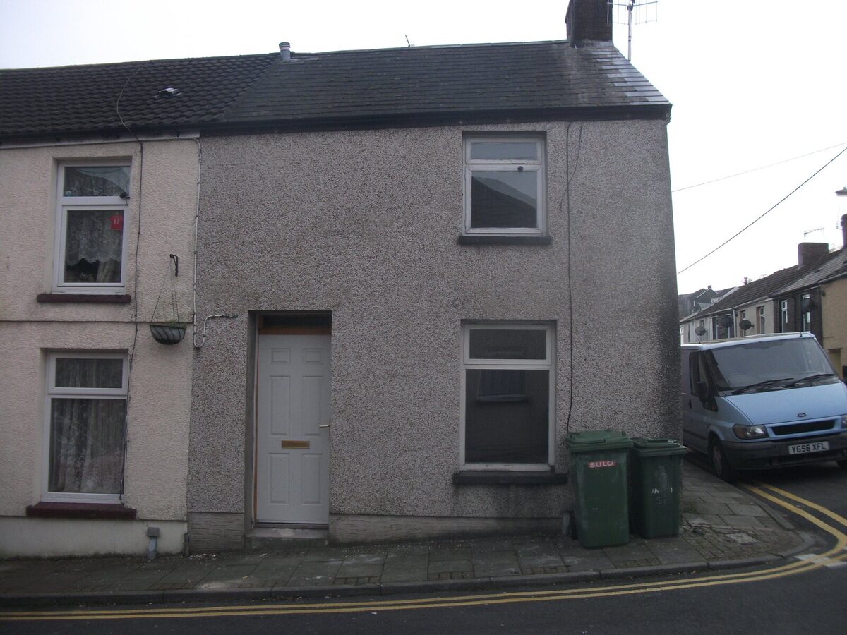 Exterior of 13 Union Street, Mountain Ash