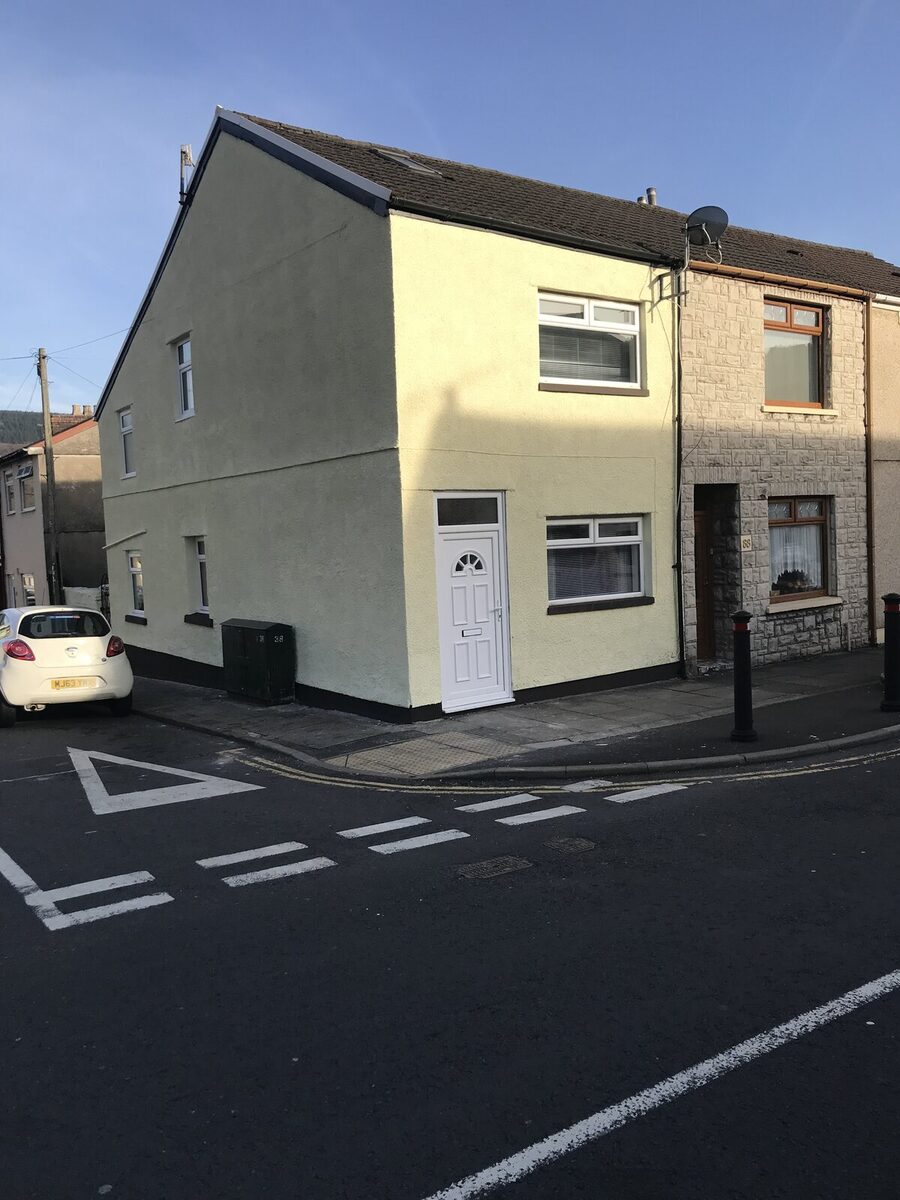 Exterior of 87 Cardiff Road, Aberdare